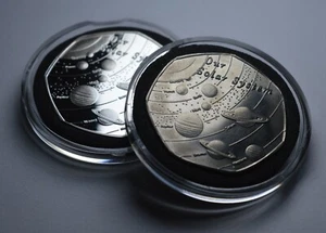 Pair of OUR SOLAR SYSTEM Commemoratives in Capsules. 999 Silver, Pure Titanium - Picture 1 of 12