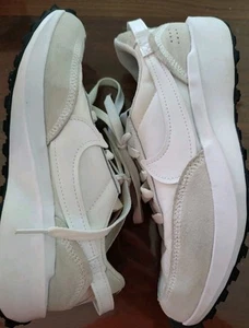 Nike WAFFLE DEBUT Women's White DH9522 - 100 Athletic Sneaker Shoes Size 6 - Picture 1 of 10