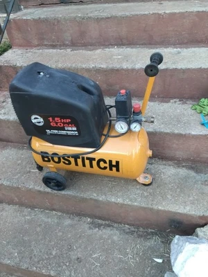 COMPRESOR DE AIRE BOSTITCH 1,5 HP 6 GALONES SIN ACEITE - Compresores de aire CAP1560 Foto 1 de 2