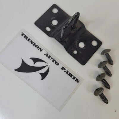 Оригинальная защелка-ударник с монтажными винтами для перчаточного ящика Nissan Titan 2004-2007 годов выпуска - Изображение 1 из 4