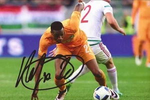 IVORY COAST & ASTON VILLA: JONATHAN KODJIA SIGNED 6x4 ACTION PHOTO+COA - Picture 1 of 1