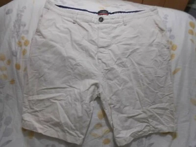 PIERRE CARDIN. PANTALONES CORTOS CHINOS PARA HOMBRE. CAQUI. "L9"" W 38" Foto 1 de 3