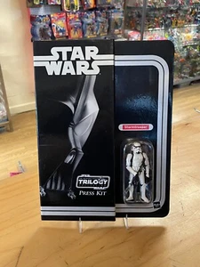 2004 HASBRO STAR WARS PRESS KIT WITH MOC STORMTROOPER - Picture 1 of 6