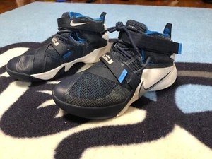 Nike LeBron Soldier IX 9 blau Basketball Freizeit Turnschuhe #776471-402 Größe 6,5Y - Bild 1 von 12