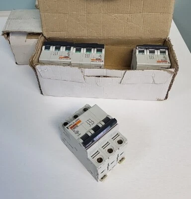 Merlin Gerin / Schneider Multi 9 25668 C60HC302 2A 10kA 3P TYPE C MCB - Unused