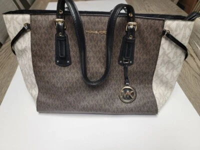 Bolso de hombro Michael Kors Voyager East West MK Voyager Multi Tote precio de venta sugerido por el fabricante $295 Foto 1 de 4