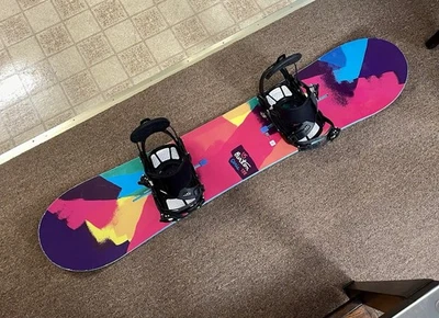 Snowboard para mujer Burton 138 Genie de caña plana con fijaciones grandes FLOW MINX HYBRID Foto 1 de 4