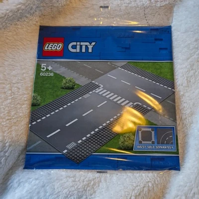 LEGO CITY: Straight and T-junction 60236 - Image 1 of 3