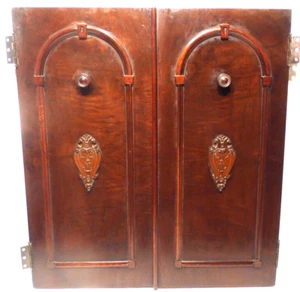 vintage SPARTON model 930: TWO ORNATE FRONT DOORS. 20 & 5/8" w / 22 & 1/2" hi - Picture 1 of 3