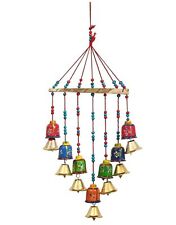 Hölzernes Rajasthani-Design mit farbigen Glocken zum Aufhängen an der Wand,...
