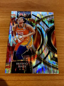 2024 Select WNBA Premier BRIONNA JONES Silver Flash Prizm # 192 - Foto 1 di 1