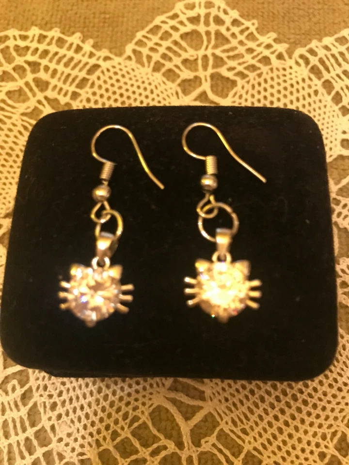 Cat earrings with big crystal stone, very nice - Image 1 of 1