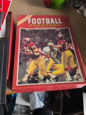 Football Strategy Sports Illustrated Game Avalon Hill Great Game Fast Shipping  - Image 1 of 4