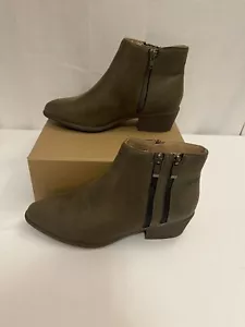 Journee Collection Womens Shoes Size 7.5 Jayda Zip Up Boots Olive Green - Picture 1 of 7