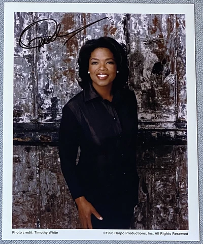 Talk Show Host Oprah Winfrey Signed 8x10 Promo Photo - Collectible, RARE Cover