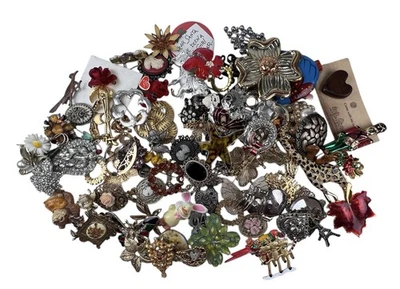 Lot of 100 Brooches Pins Vintage to Now Animals Flowers Christmas Rhinestone - Image 1 of 4