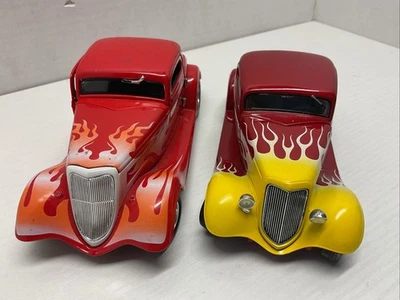 2 Oldies Die cast Metal Cars Ford Motor Company (see Description) - Image 1 of 4
