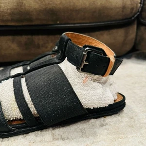Sandali piatti Gentle Souls by Kenneth Cole neri Ophelia taglia 8,5 - Foto 1 di 10