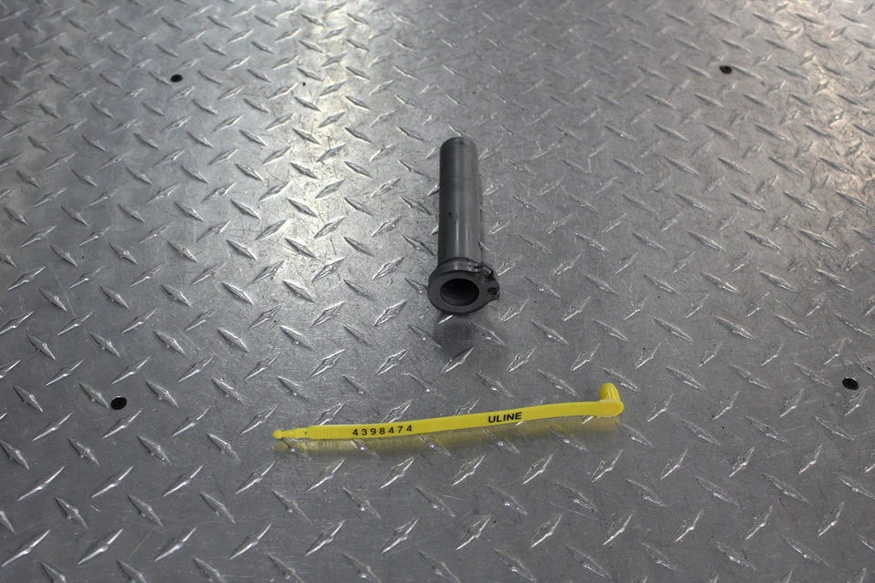 2007 KAWASAKI NINJA ZX10R ZX1000D RIGHT THROTTLE GRIP - Image 1 of 4