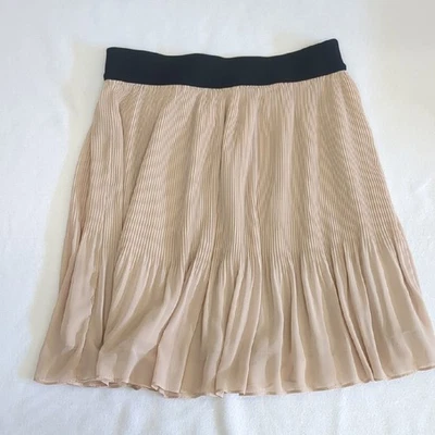 Falda fluida plisada color tostado Pleione talla pequeña // academia femenina Foto 1 de 4