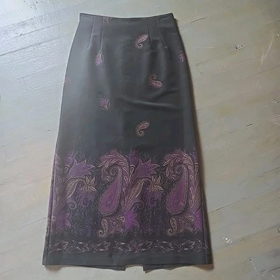 Briggs New York negra con falda floral talla 8.                     G Foto 1 de 4