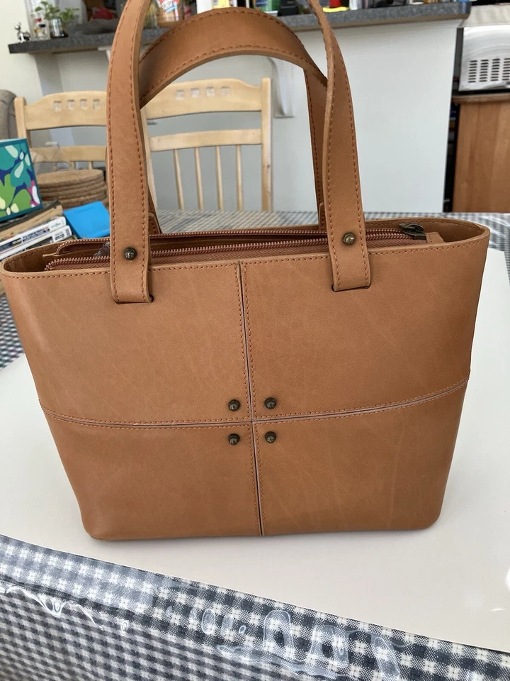Bolso de Mano Jaeger, Hecho en Italia, Mediano Montauk en Cuero en Marrón Claro. Foto 1 de 4