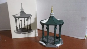 DEPT 56 Heritage Village Collection Town Square Pavillon Weihnachtsdorf Acc Neu in OVP - Bild 1 von 6