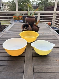 Lot of 3 Yellow Vintage Pyrex Mixing Bowls #441 #402 #323 Good Condition! - Picture 1 of 17