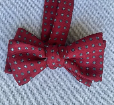 Pajarita vintage roja con punto floral azul y blanco autocorbata ajustable 2 1/8" Foto 1 de 4