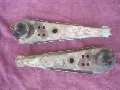 63-65 Ford Falcon Comet 65-66 Mustang brazos de control inferiores ambos lados L y R usados Foto 1 de 4