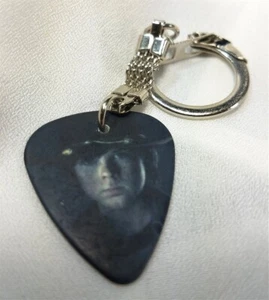 Carl Grimes The Walking Dead Guitar Pick Keychain - Picture 1 of 2