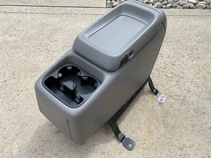 1999-2002 Silverado Sierra Center Console Lt. Gray No Vent Rare Regular Cab - Picture 1 of 8