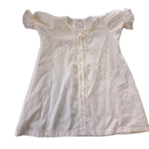 Abito da notte bambina vintage fatto in casa pizzo con volant 6 mesi bottoni davanti - Foto 1 di 5