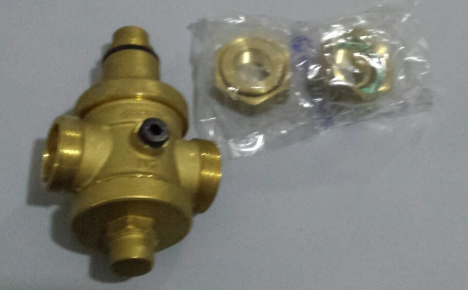 RIDUTTORE DI PRESSIONE SEDE INOX DIAM.3/4" CON BOCCHETTONI FEMMINA  - Immagine 1 di 1