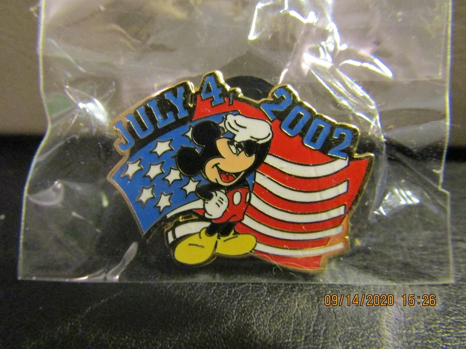DLR - 4th of July 2002 Cast Member Pin (Mickey Mouse) Pin - Image 1 of 1