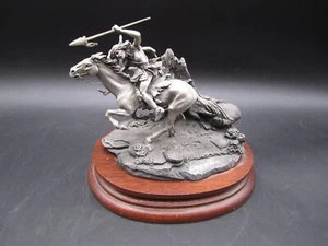 Escultura de peltre Chilmark. Ataque Apache. Francis J Barnum 1987. 1499/2500 L/E. - Imagen 1 de 10