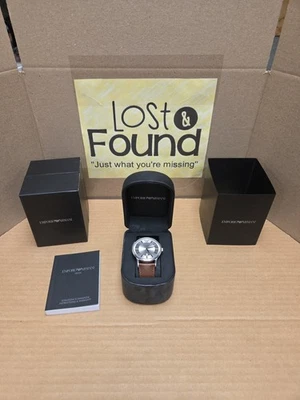 Reloj Emporio Armani Cuero Marrón Esfera Plateada AR2463 $195.00 *VER FOTOS  Foto 1 de 4