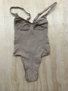 Body Skims Tanga Esculpido Sin Costuras Talla Mediana Beige Oscuro - Imagen 1 de 4