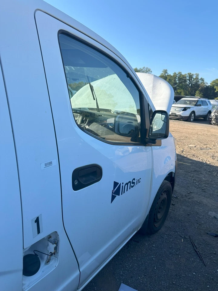 Used Front Right Door Assembly Front fits: 2015 Nissan Nv200 Cargo van electric Foto 1 de 4
