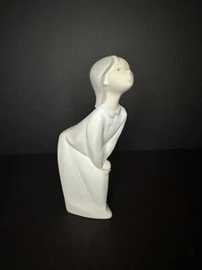 Lladró Girl "Leaning Over for a Kiss" Ceramic Porcelain Figurine, Spain #4873 - Picture 1 of 5