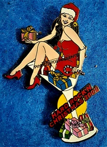 HARD ROCK SANTA'S HELPER MICHELLE GIRL MARTINI VIVA LAS PIN WIZARDS CHRISTMAS 02 - Picture 1 of 1