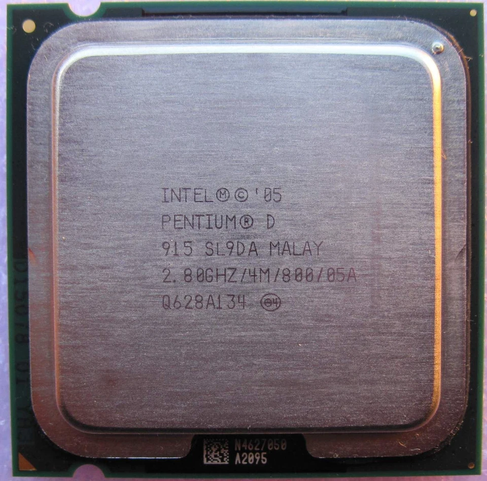 Intel Pentium D 915 Processor Dual Core 2.8 GHz 4M LGA 775 socket SL9DA - Image 1 of 1