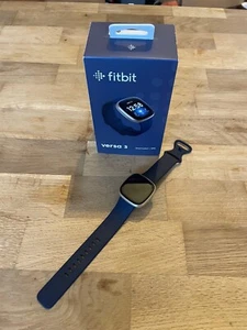 Fitbit Versa 3 40mm Soft Gold + Midnight - smartwatch with GPS like NEW! - Bild 1 von 7