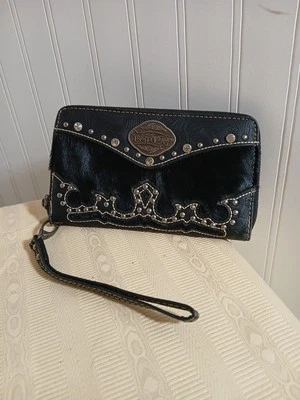 Bolso sin asas delgado negro con pelo en cuero de vaca Montana West (Trinity Ranch) Foto 1 de 4