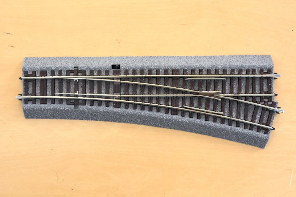 Roco 42533 Rocoline Ballasted (WR15) Right Hand Turnout 15 Degree. - Image 1 of 1