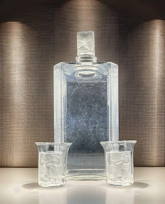 Jarra original Lalique Les Enfants con dos vasos de licor (firmada) Foto 1 de 4