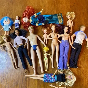 Barbies Ken andere und Kleidung in verschiedenen Zuständen Paket 13 - Bild 1 von 4