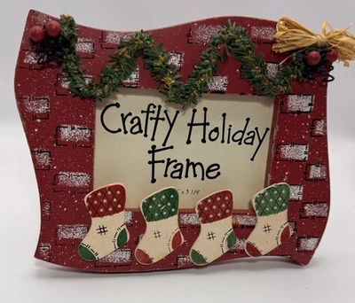 Medias de guirnalda de chimenea roja con marco de fotos de Navidad para 4 3/4 por 3 1/4 Foto 1 de 4