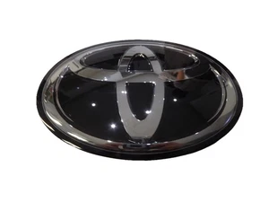 New TOYOTA HILUX OEM GRILL  Emblem BLACK 90975-02159 GENUINE - Picture 1 of 9