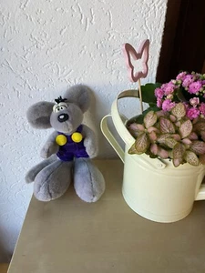Diddl Maus graue sitzende Diddlmaus mit lila Hose Plüsch Stofftier 90er/2000er - Bild 1 von 2